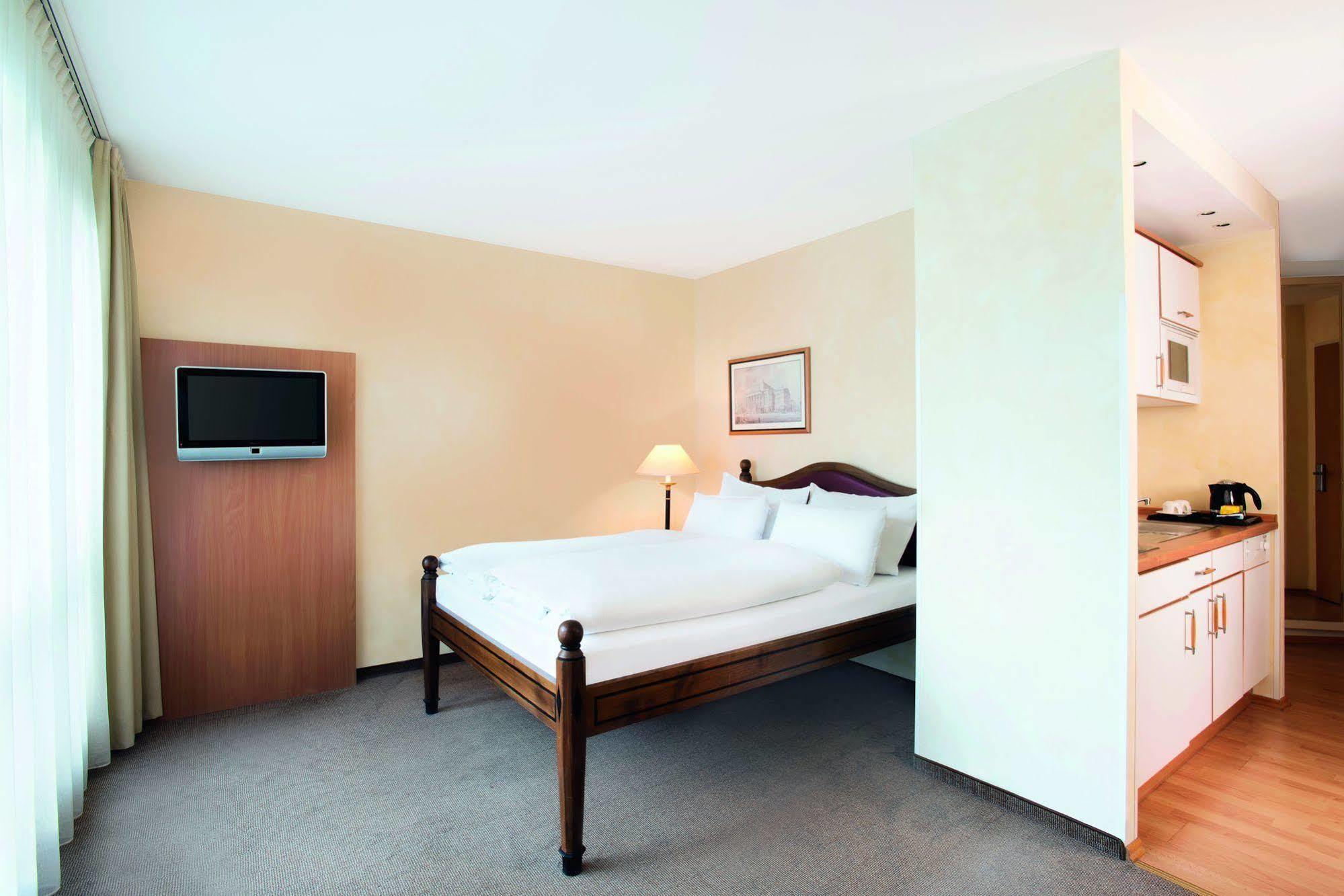 Nh Berlin Kreuzberg Hotel Buitenkant foto