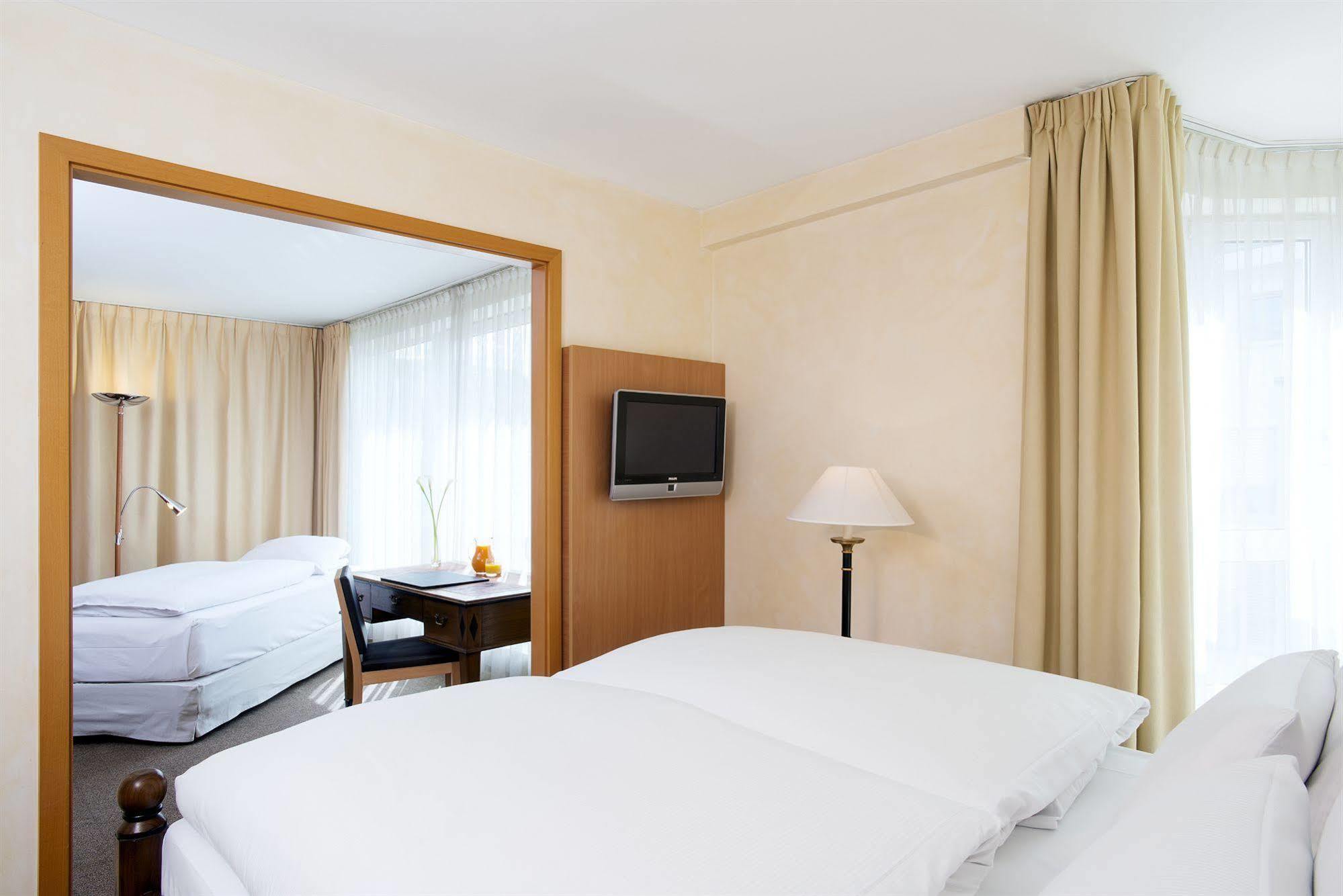 Nh Berlin Kreuzberg Hotel Buitenkant foto