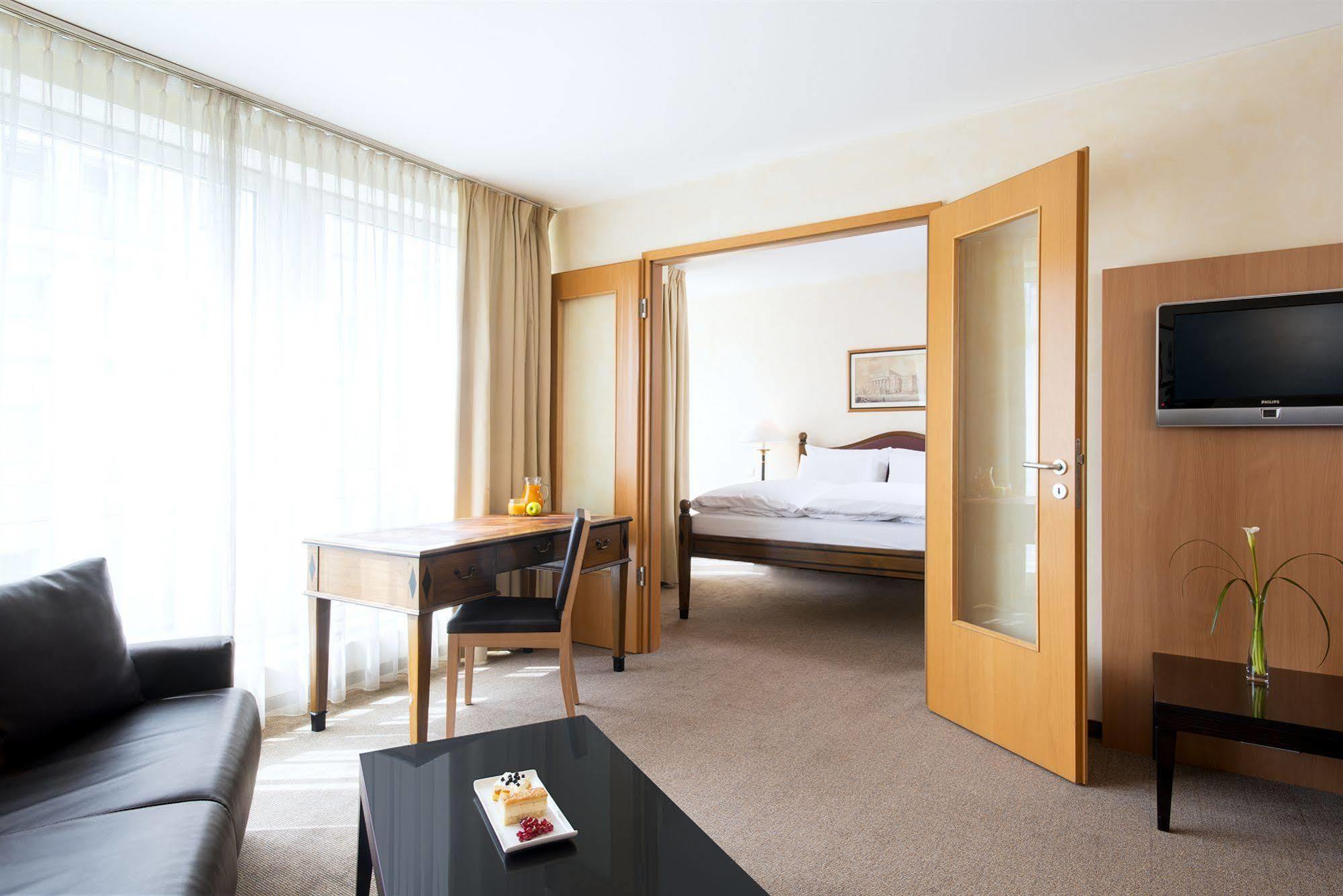 Nh Berlin Kreuzberg Hotel Buitenkant foto