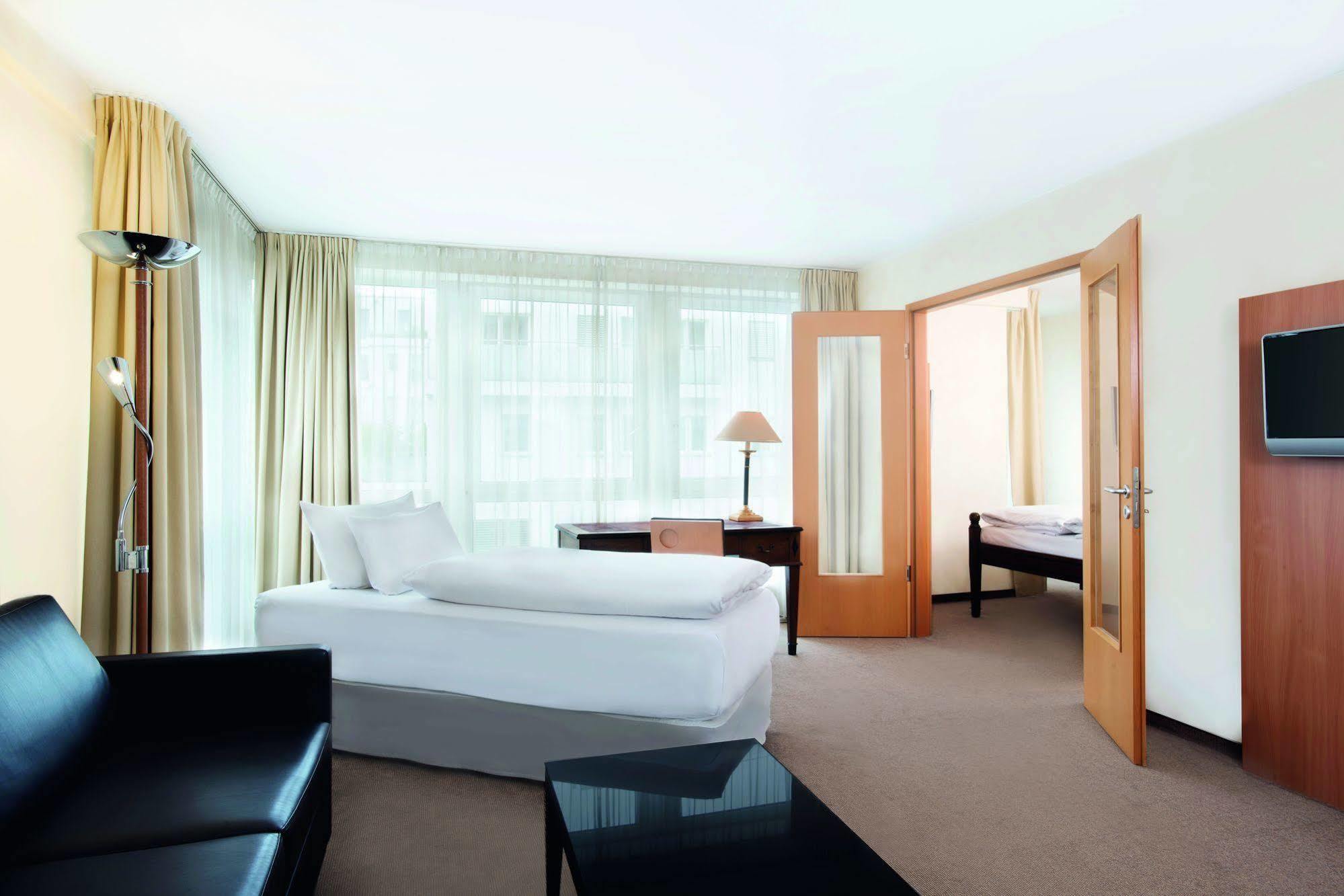 Nh Berlin Kreuzberg Hotel Buitenkant foto