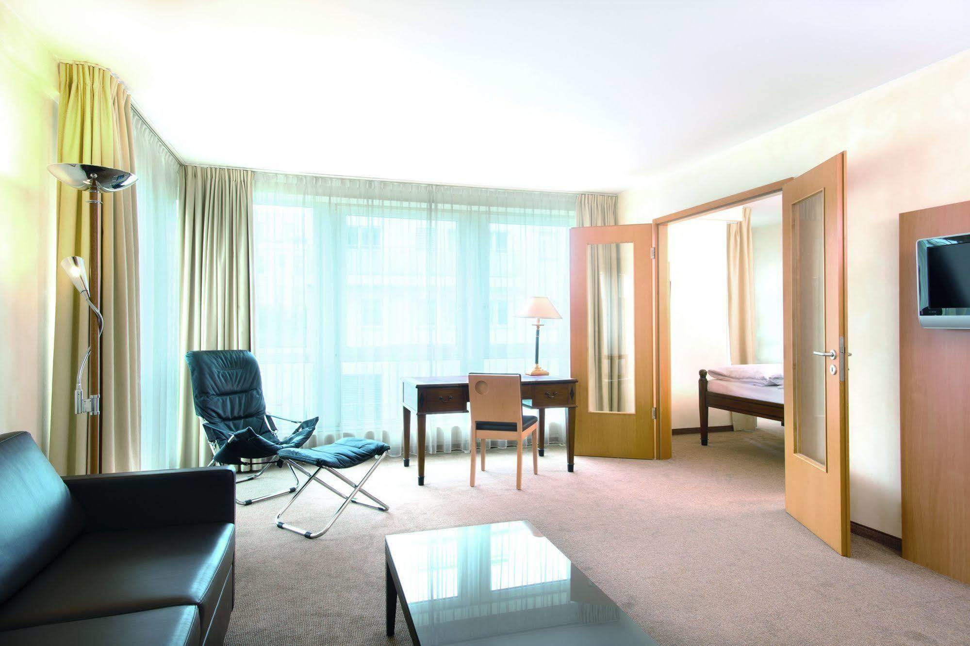 Nh Berlin Kreuzberg Hotel Buitenkant foto